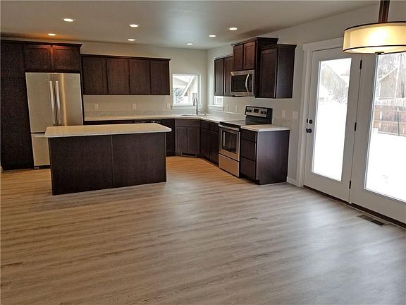 3rd image of 146 Viceroy St