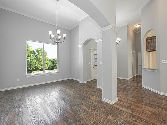 5th image of 10558 Rolling Hills Dr