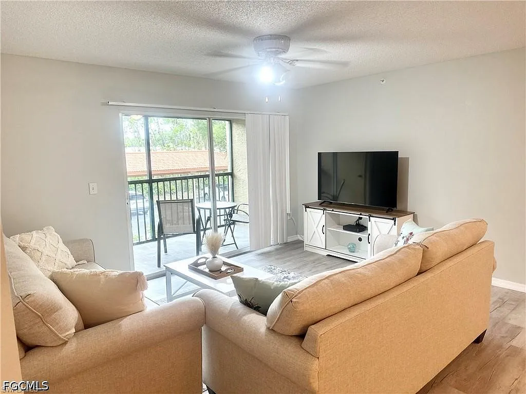 2 bed, 2.0 bath, 1013 sqft, $3,400 — Photo 4