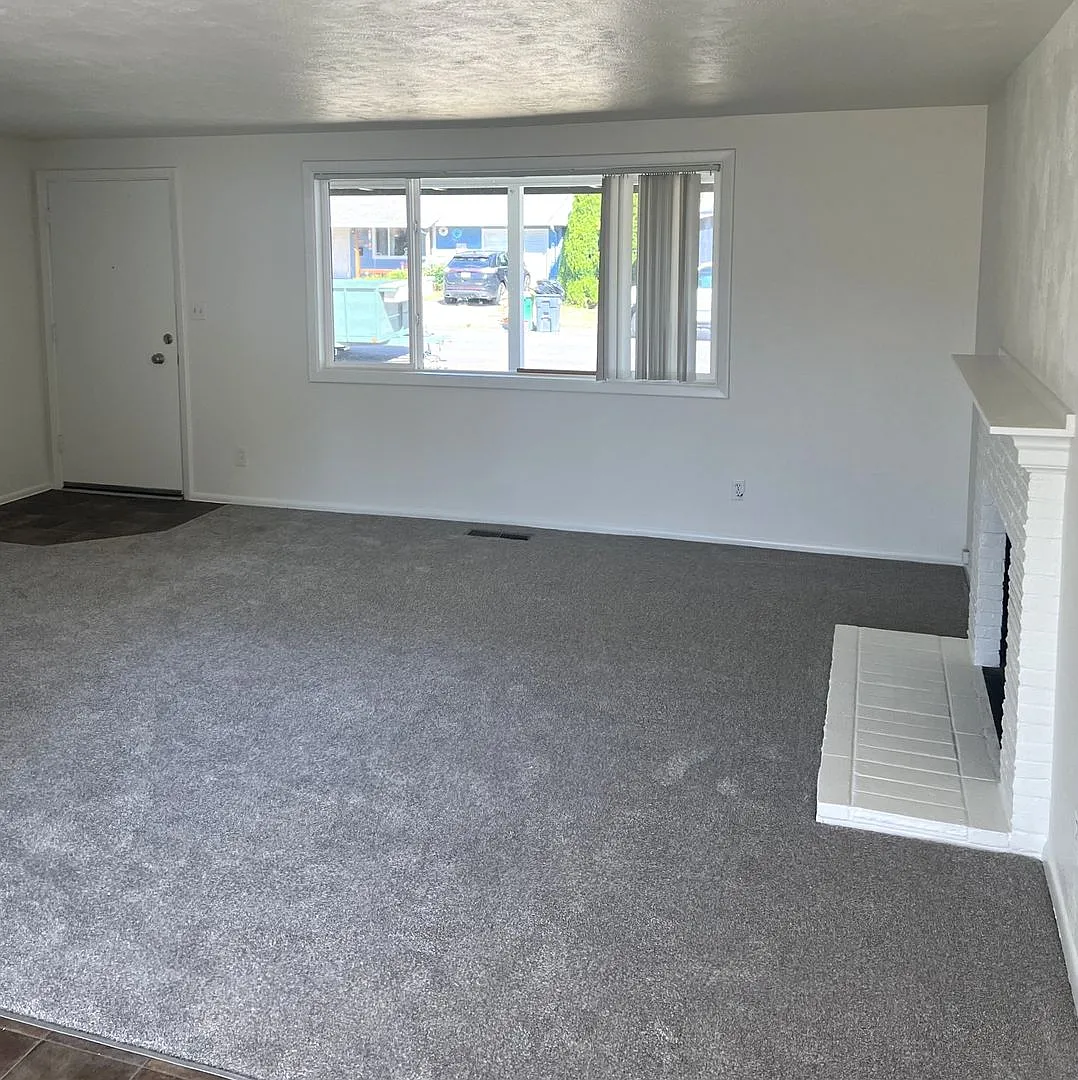 Charming 3-Bedroom Home with Private Backyard in Beaverton! — Photo 4