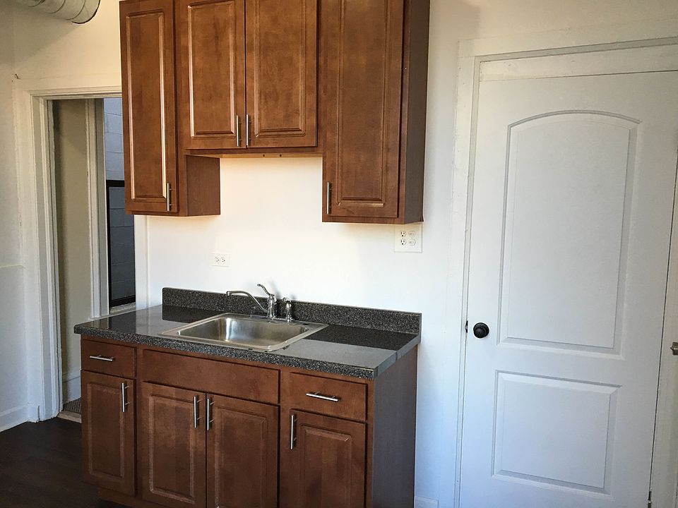 2nd image of 262 W 26th St #2R
