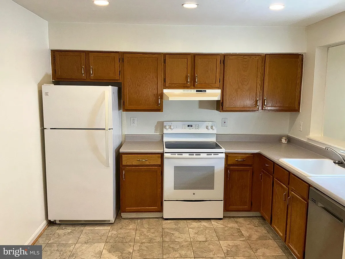 Building Photo - 13637 Winterspoon Ln #18