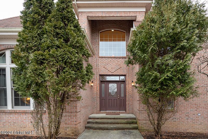 3rd image of 17 Bradhaven Road