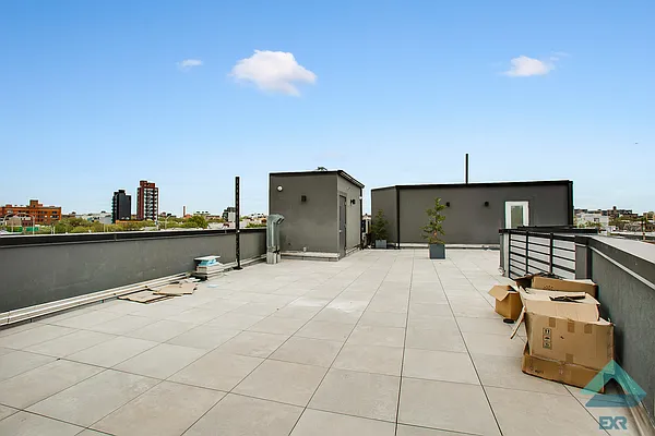 Rented by EXR | media 5