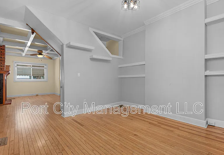 430 W 23rd St — Photo 4