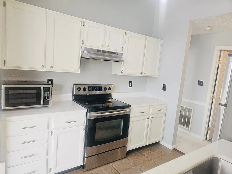 5650 Wade Ct #L — Photo 1