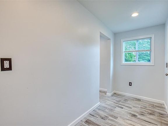 4th image of 25 Dolan St