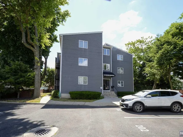 52 Heckel St, Belleville, NJ 07109