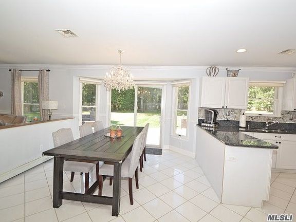 4th image of 24 Heritage Ln N