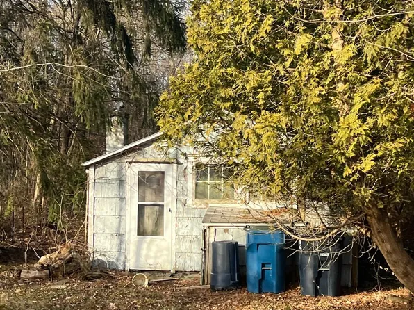 475 N 3rd St, Porter, IN 46304