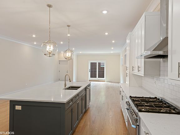 4th image of 3122 N Clybourn Ave #1S