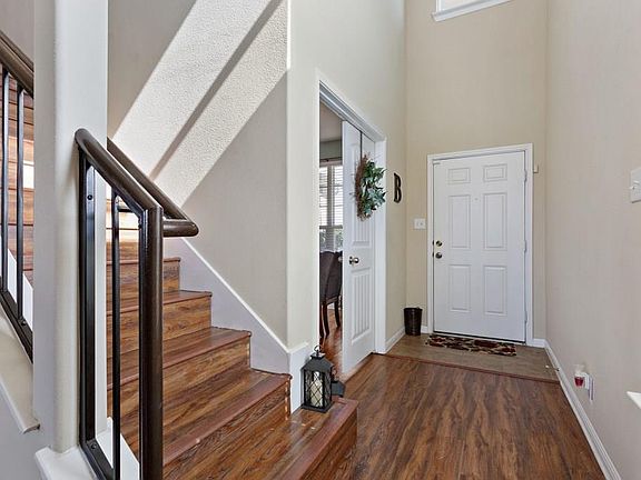 4th image of 608 Creston St