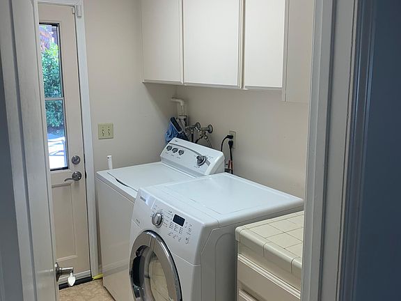 2nd image of 6185 Lambda Dr
