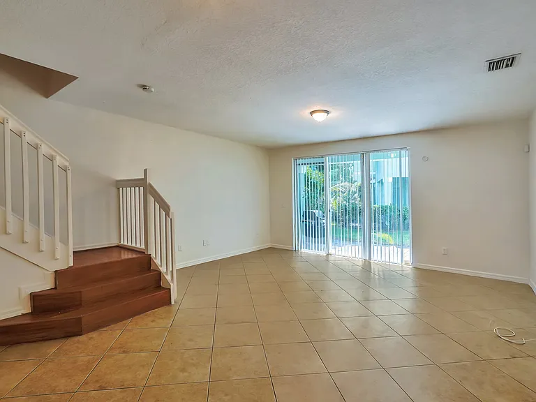 1969 Alamanda Way — Photo 18
