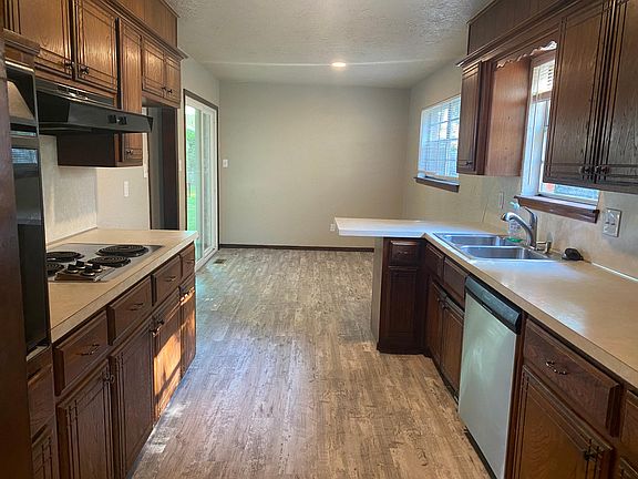 4th image of 1615 Sandalwood Dr