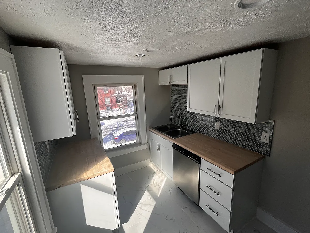 Building Photo - 1405 C St #2