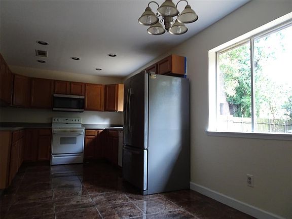 4th image of 2312 Harvard Dr