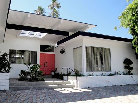 Grand Double-Door Entry