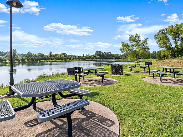 Lakeside Living — Photo 8