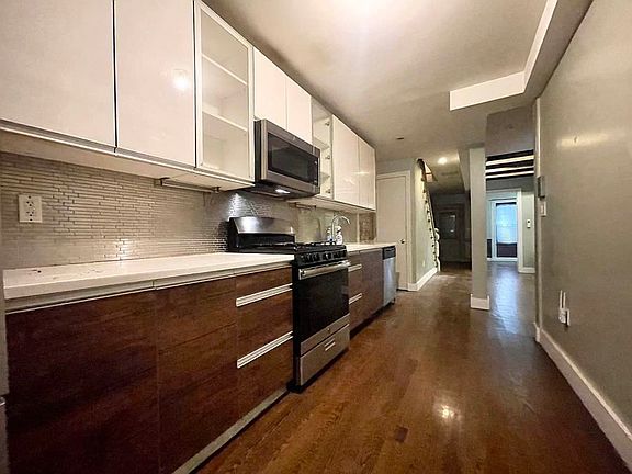 5th image of 629 Willoughby Ave APT 1B