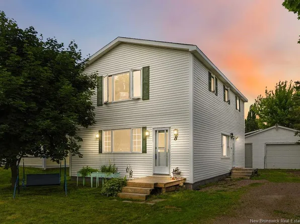 8 Hillside St, Shediac, NB E4P 4M2