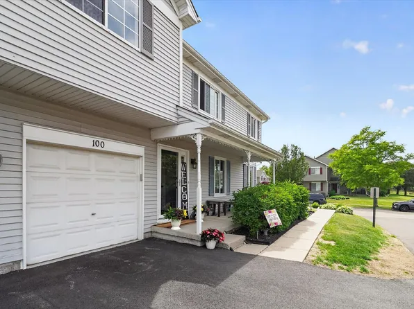 100 Village Creek Dr, Lake In The Hills, IL 60156