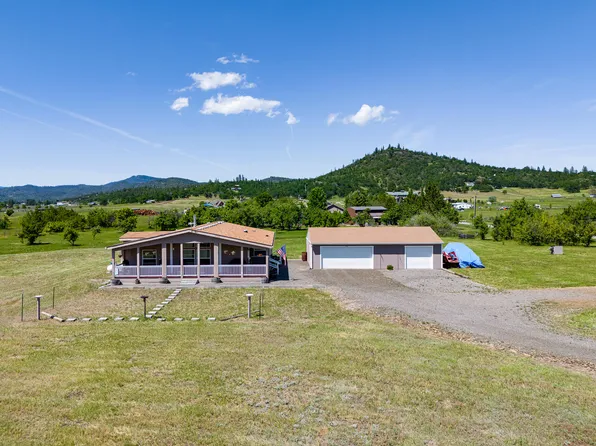 14399 Avalon Dr, White City, OR 97503