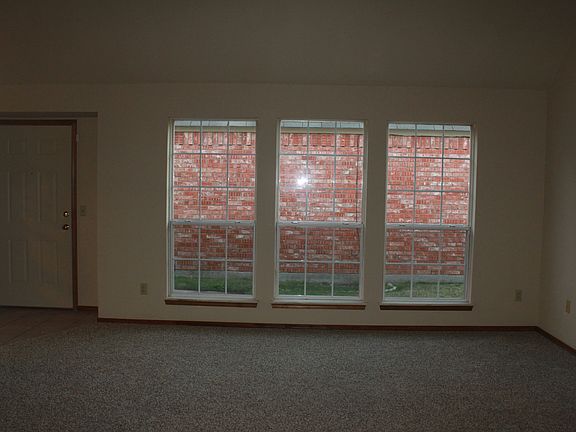 4th image of 2411 Lakecrest Dr