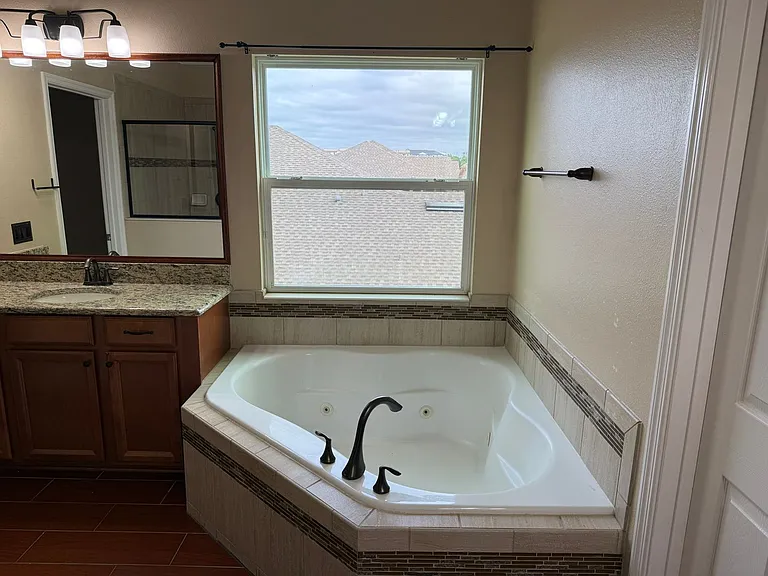 2478 Linkwood Ave — Photo 36