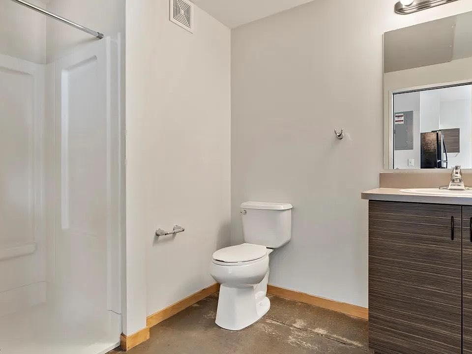 2nd image of 27 E Willis St #A