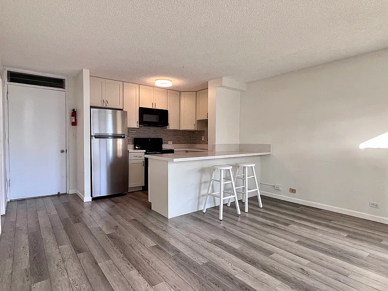 1914 University Ave #303 — Photo 3