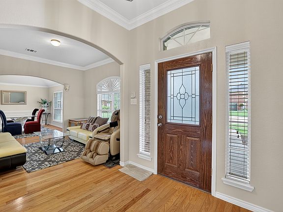 3rd image of 3002 Silver Springs Way