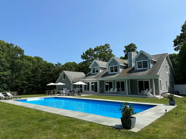 https://photos.zillowstatic.com/fp/86f3eb27ea3ae66daf856577848de904-p_e.webp