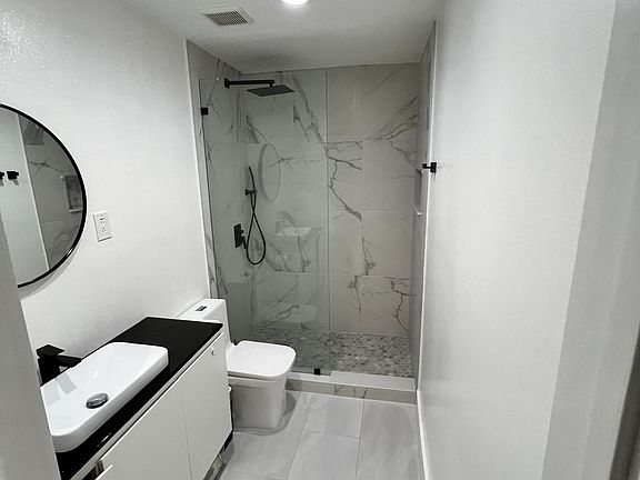 4th image of 480 NW 53rd Ave #1