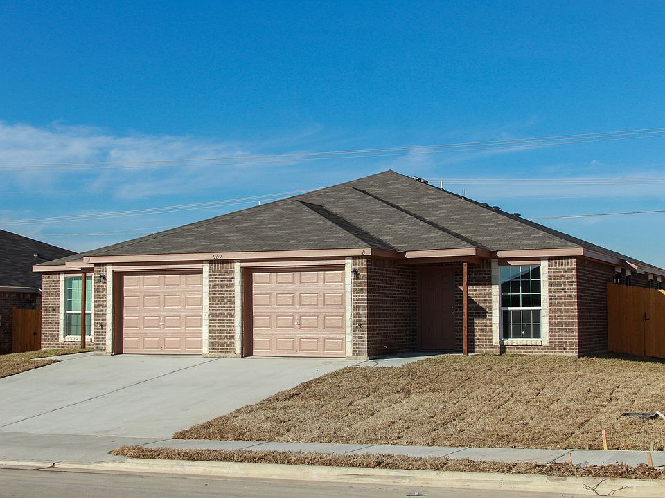 1st image of 909 Lasso Dr #B