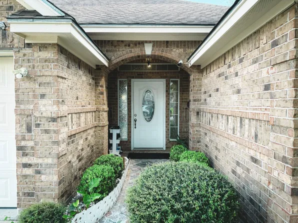 1102 N Shepherd Dr, Baytown, TX 77520