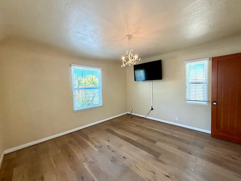 820 W Mission St — Photo 13
