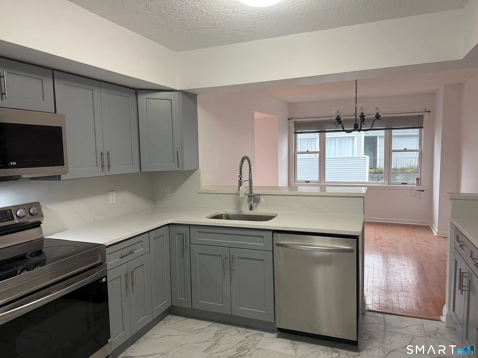 2 bed, 2.5 bath, 1934 sqft, $4,500 — Photo 4