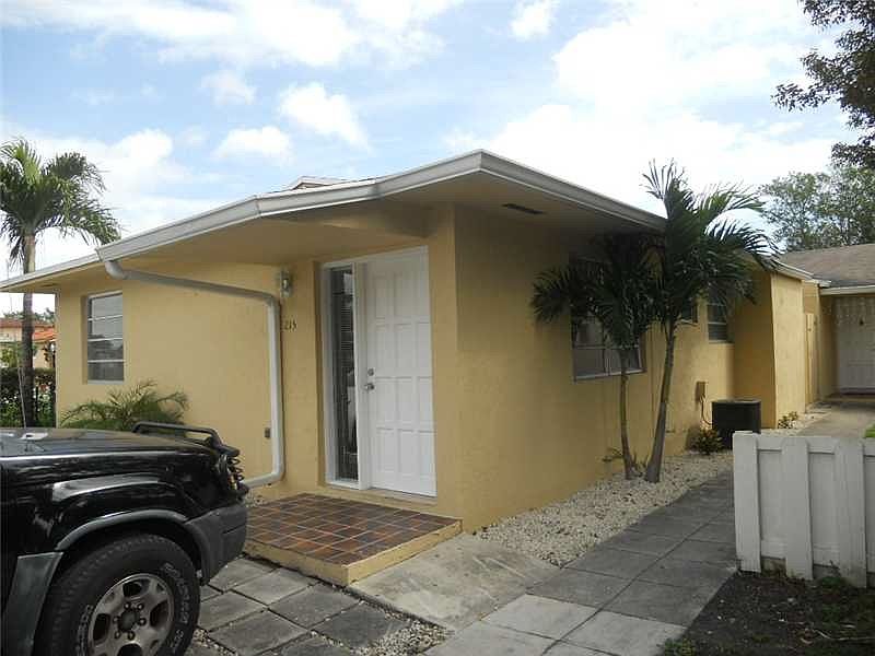 1st image of 213 Grand Canal Dr