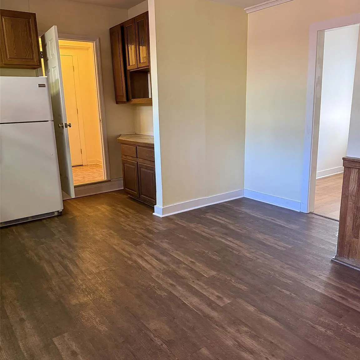 3 bed, 1.5 bath, 2904 sqft, $2,500 — Photo 3