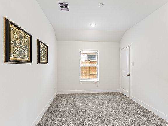 4th image of 19168 Cedar Lennox Cir