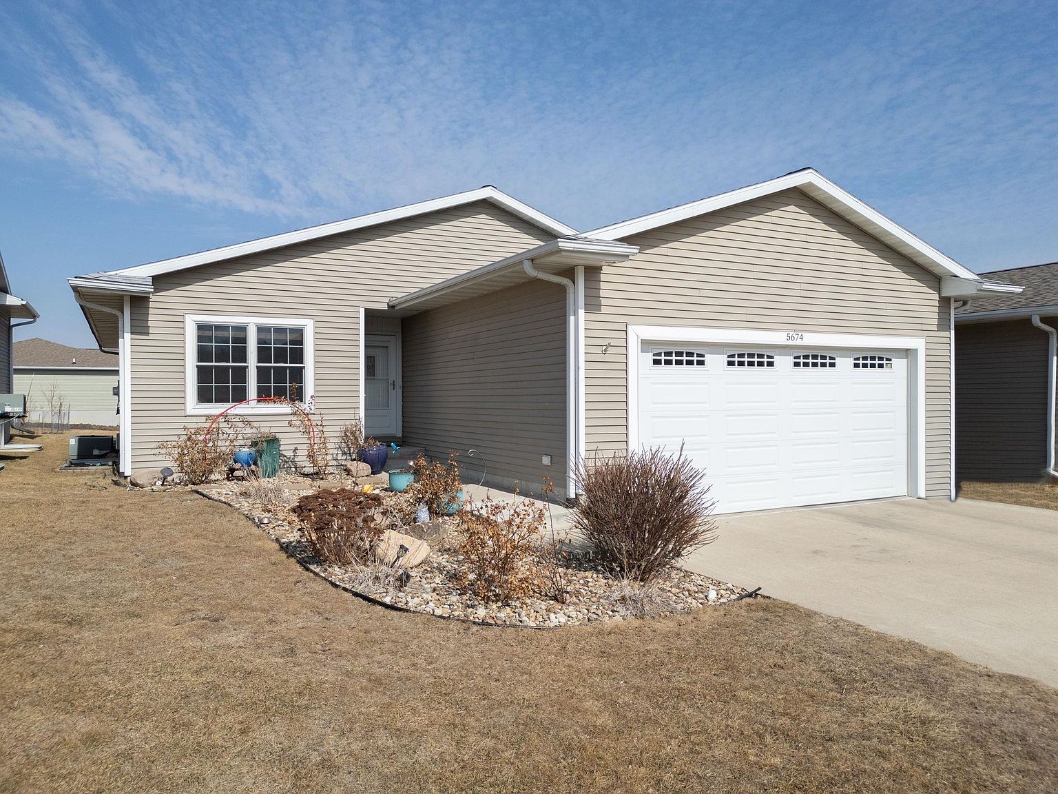 5674 Summerland Dr, Waterloo, IA 50701 | Zillow