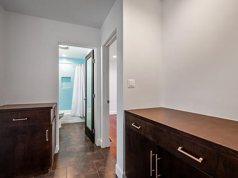 1380 W 9th St — Photo 37