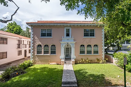 215 Calabria Ave #9 Photo 1