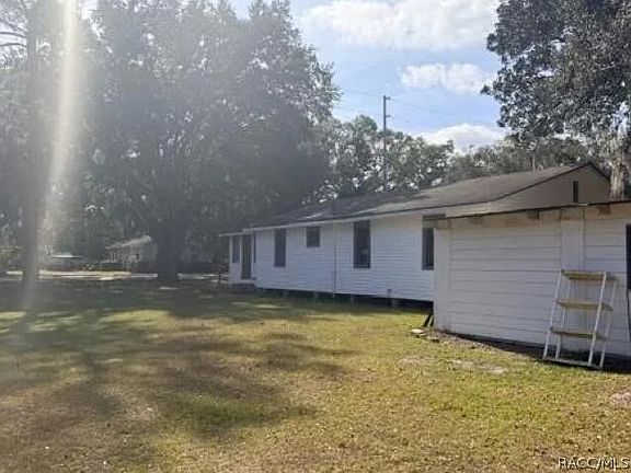 2nd image of 725 W Socrum Loop Rd