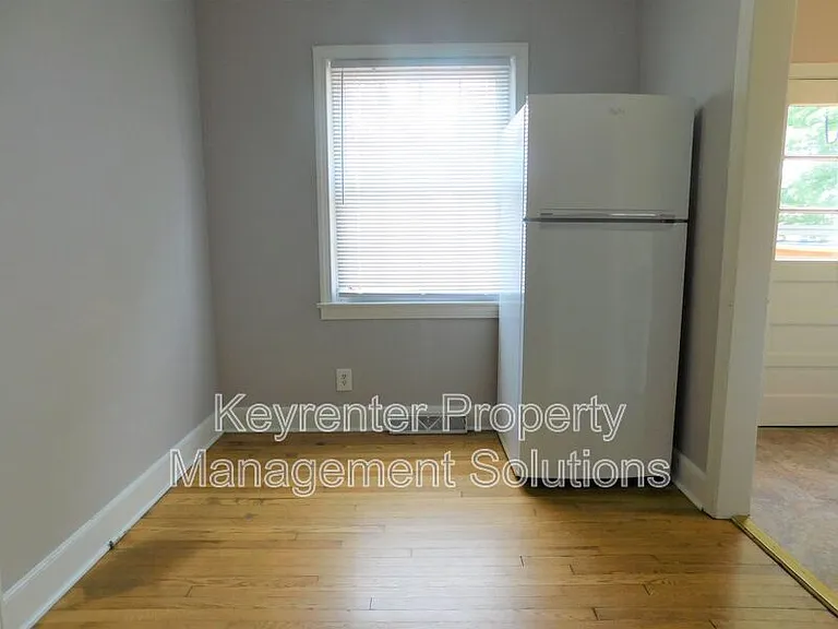 325 James Ave — Photo 13