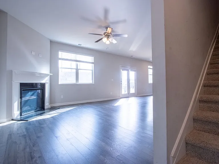 325 Park West Blvd — Photo 10