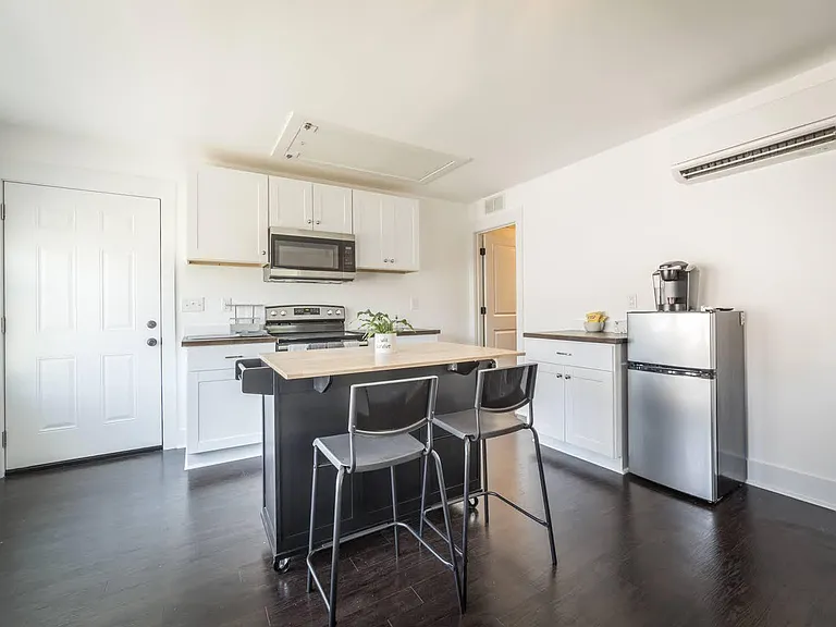 2404 Double Oaks Rd — Photo 13