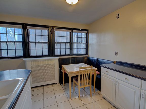 4th image of 624 Scott St APT 2