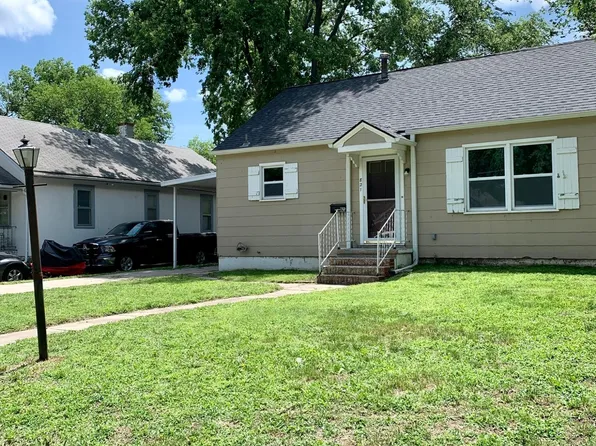 821 W 7th St, Junction City, KS 66441